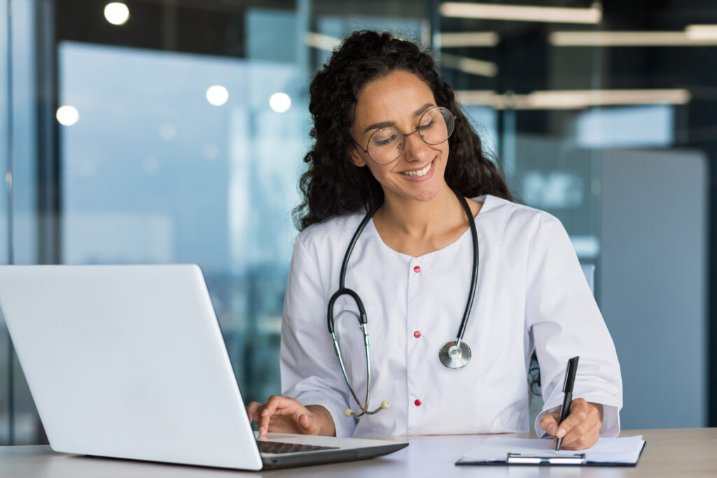 O que considerar ao escolher o melhor software de gestão para clinicas